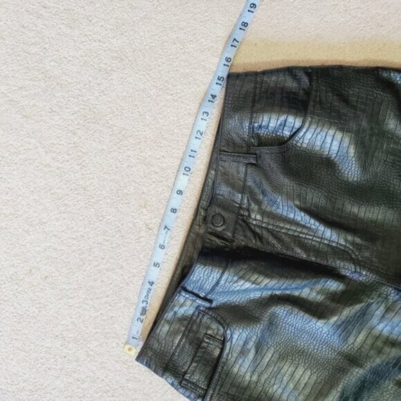 Urban Outfitters Noisy May Faux Leather High Rise Crop Straight Pants M - Picture 5 of 7